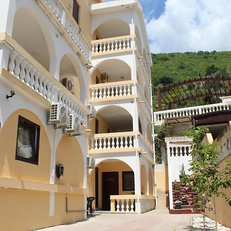 Apartmani Lime Petrovac Ngoại thất bức ảnh