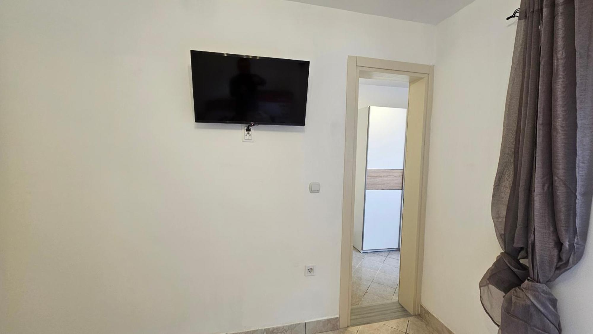 Apartmani Lime Petrovac Ngoại thất bức ảnh