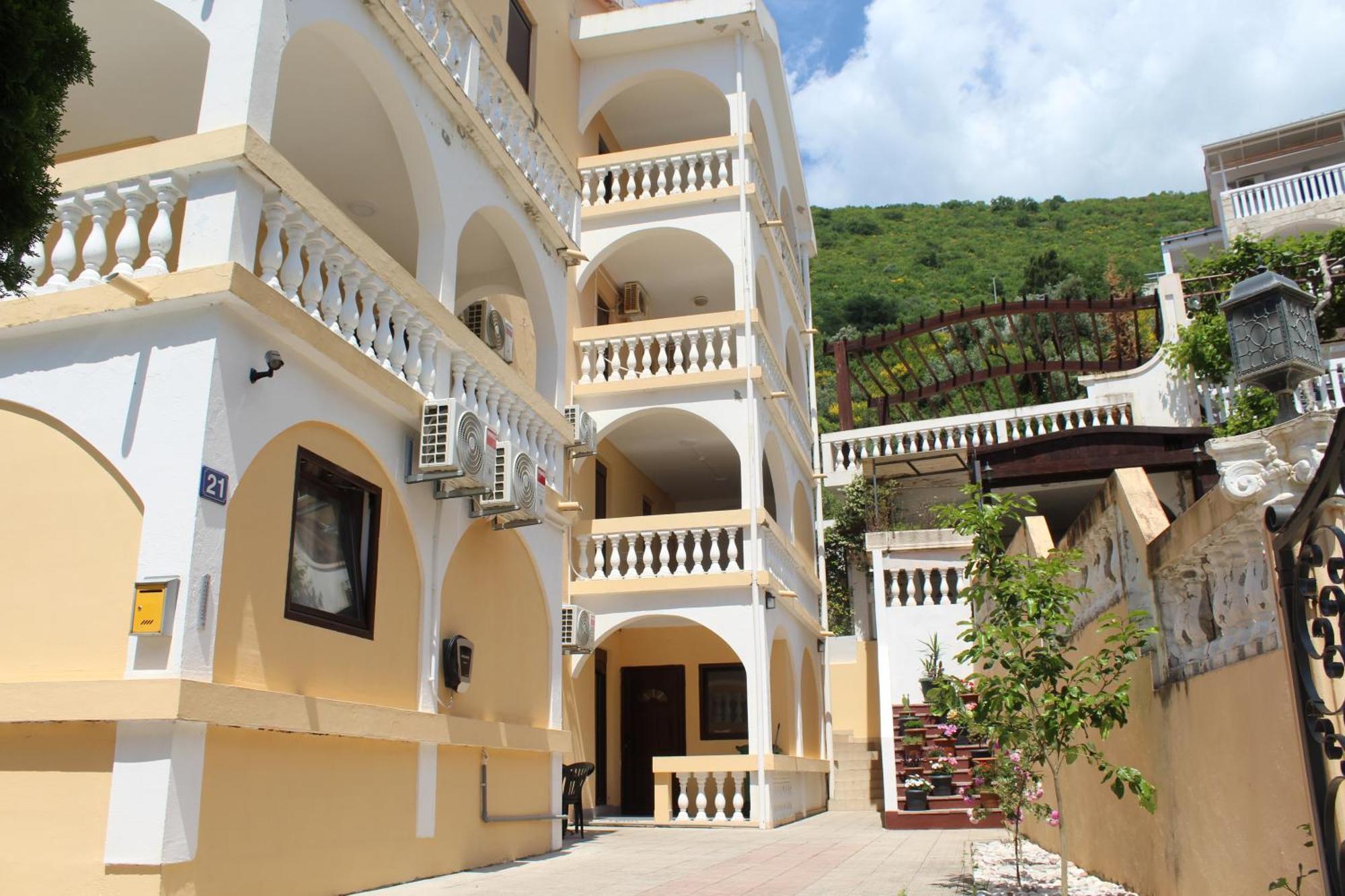 Apartmani Lime Petrovac Ngoại thất bức ảnh